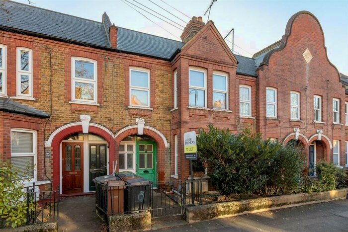 2 Bedroom Apartment To Rent In Brettenham Road, Walthamstow, E17