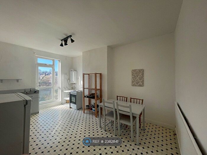 2 Bedroom Flat To Rent In Priory Road, Sheffield, S7