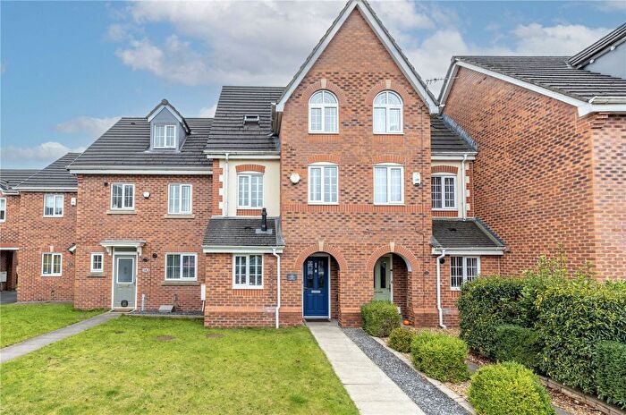 3 Bedroom Town House For Sale In Hornchurch Court, Hopwood, Heywood, Greater Manchester, OL10
