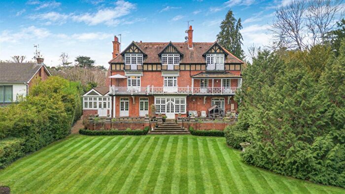 2 Bedroom Apartment For Sale In Court Road, Maidenhead, SL6