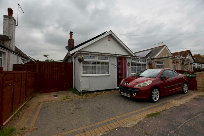 2 Bedroom Bungalow To Rent In Broadway, Jaywick, CO15