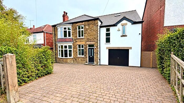 4 Bedroom House To Rent In Meadow Head, Sheffield, S8
