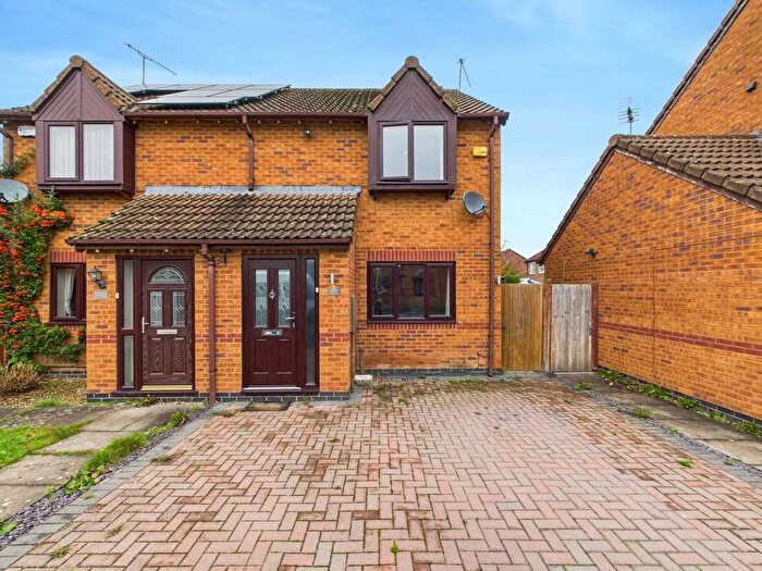 3 Bedroom Semi-Detached House For Sale In Middles Avenue, Lyppard Hanford, Worcester, Worcestershire, WR4
