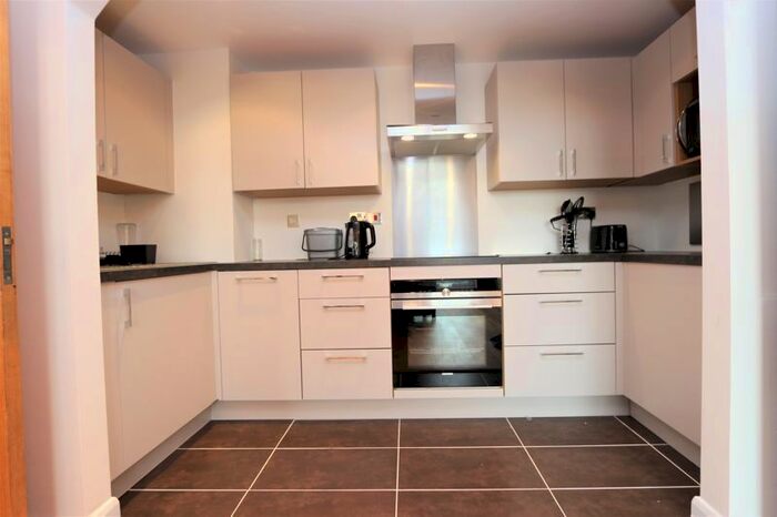 3 Bedroom Flat To Rent In Sydney Road, Enfield EN2