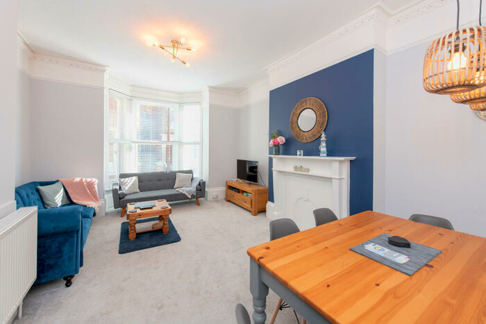 2 Bedroom Flat To Rent In Elphinstone Road, Southsea, PO5