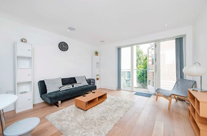 2 Bedroom Flat To Rent In Warner Street, London, EC1R