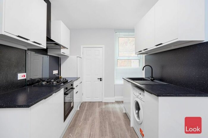 1 Bedroom Flat To Rent In Temple Dwellings, Temple Street, London, E2