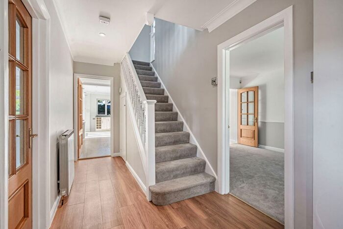 5 Bedroom Detached House For Sale In Kennel Close, Fetcham, KT22