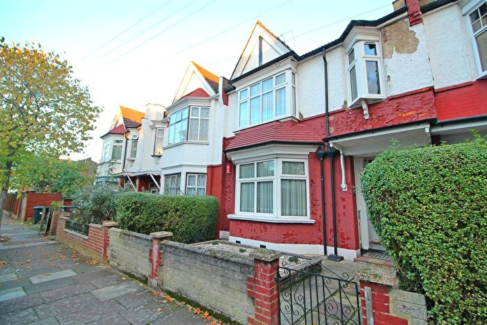 1 Bedroom Maisonette For Sale In Lightcliffe Road, London, N13