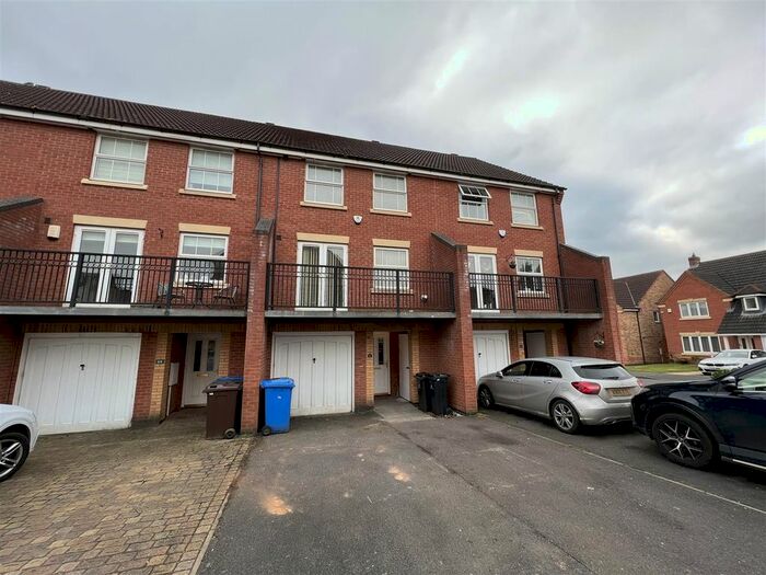 4 Bedroom Town House To Rent In Aster Gardens, Littleover, Derby, DE23