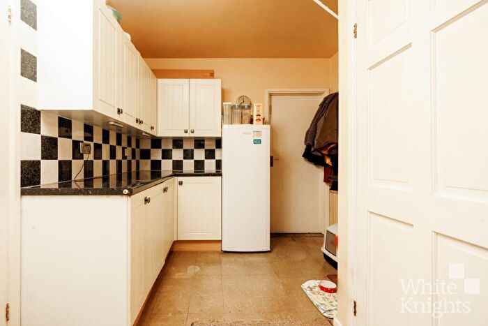4 Bedroom Semi-Detached House For Sale In Wokingham Road, Earley, Reading, Berkshire, RG6