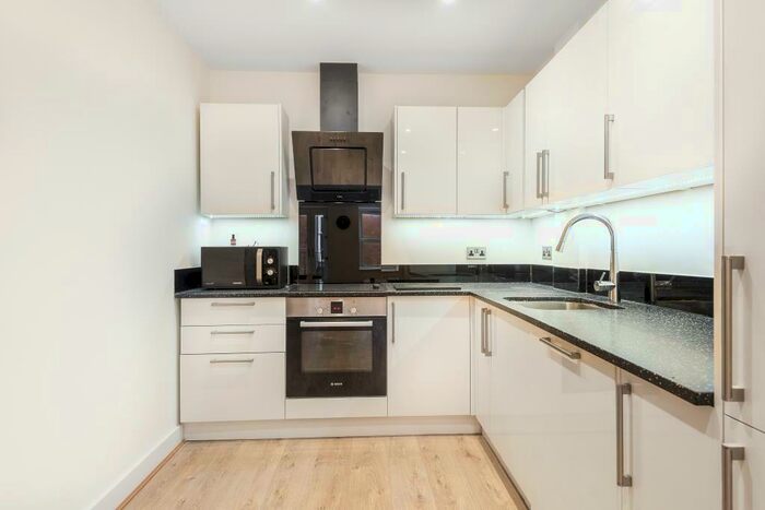 2 Bedroom Apartment To Rent In High Wycombe, Buckinghamshire, HP11