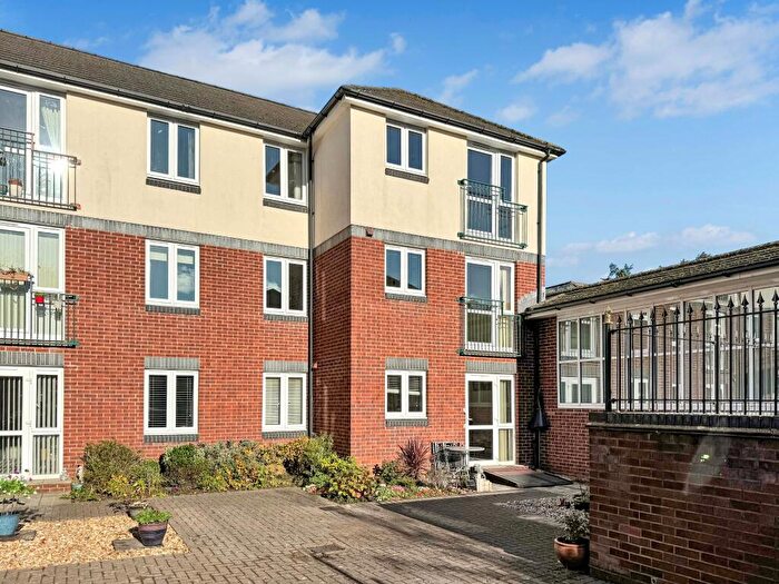 2 Bedroom Flat For Sale In Fielders Court, West End, Southampton, SO30