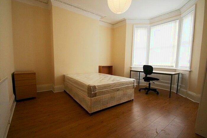 2 Bedroom Flat To Rent In Fourth Avenue, Heaton, Newcastle Upon Tyne, NE6