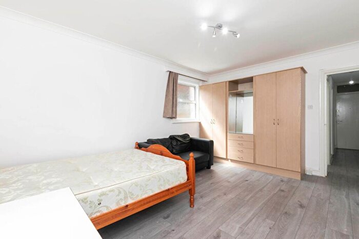 Studio To Rent In Dean Road, Willesden Green, (Inclusive Of Water), NW2