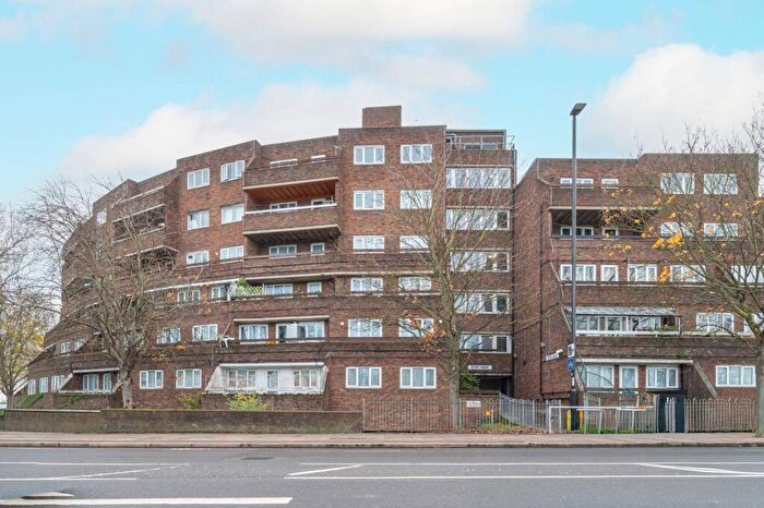 2 Bedroom Flat For Sale In Petrie House, Woolwich, London, SE18