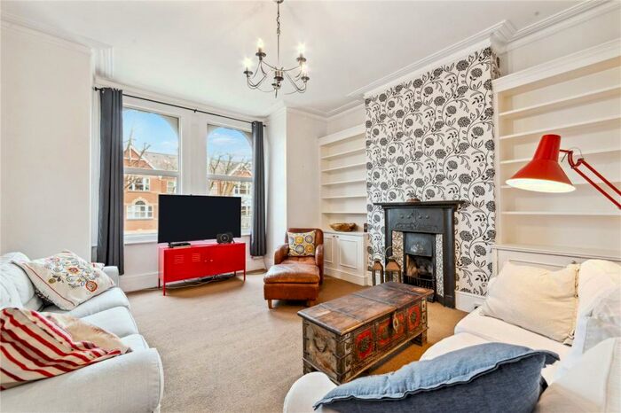 3 Bedroom Apartment To Rent In Salusbury Road, London, NW6