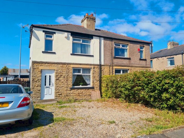 3 Bedroom Semi-Detached House To Rent In Bela Avenue, Bradford, BD4