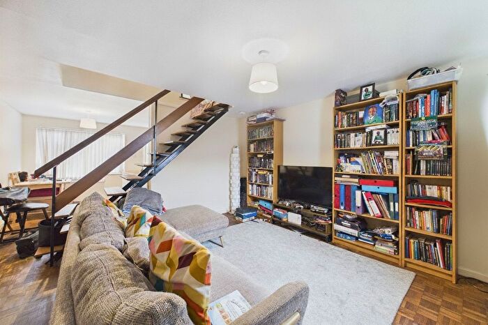 2 Bedroom Flat For Sale In Ellison Way, Wokingham, Berkshire, RG40