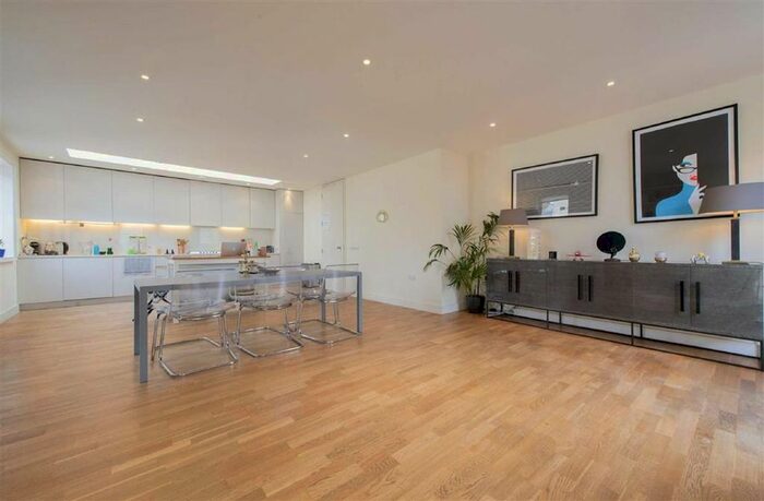 3 Bedroom Flat To Rent In Baker Street, London, W1U