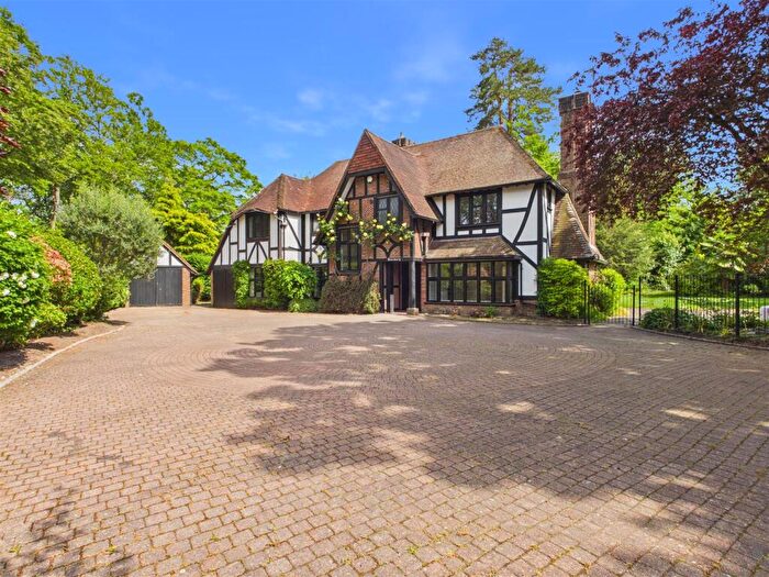 5 Bedroom Detached House To Rent In Silverdale Avenue, Walton-On-Thames, KT12
