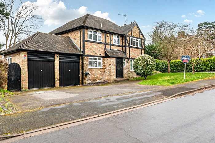 4 Bedroom Detached House For Sale In Chatsworth Heights, Camberley, Surrey, GU15