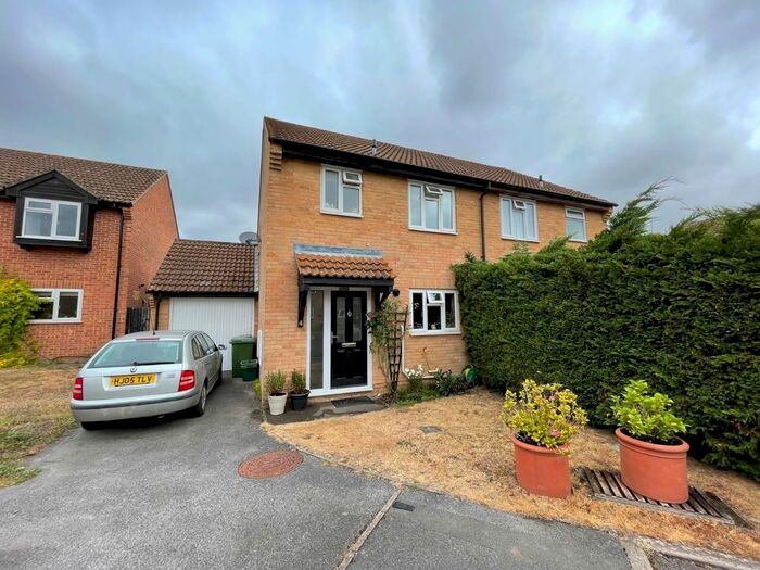3 Bedroom Semi-Detached House To Rent In Bagnols Way, Newbury, RG14