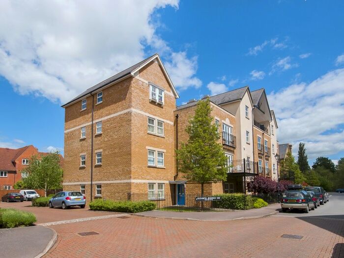 3 Bedroom Flat To Rent In Elizabeth Jennings Way, Oxford, OX2