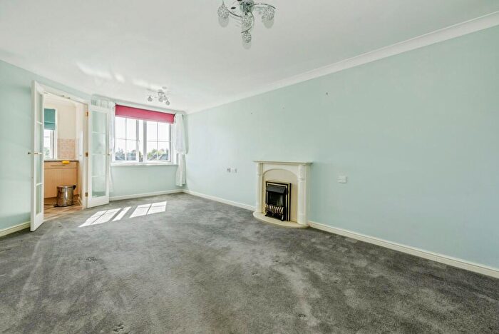 1 Bedroom Apartment For Sale In Ridings Court, Reigate, RH2