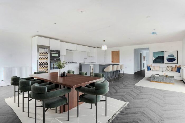 5 Bedroom Detached House For Sale In Cranfield Park Road, Wickford, SS12