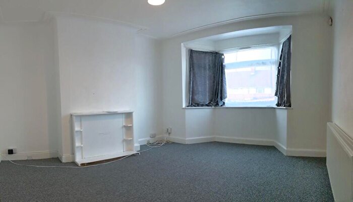 4 Bedroom End Of Terrace House To Rent In Rush Green Road, Romford, RM7