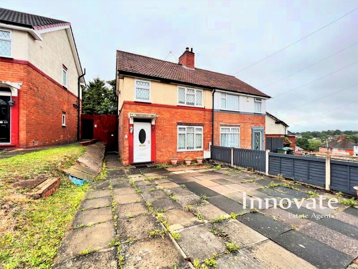 3 Bedroom Semi-Detached House To Rent In The Oval, Bearwood, Smethwick, B67