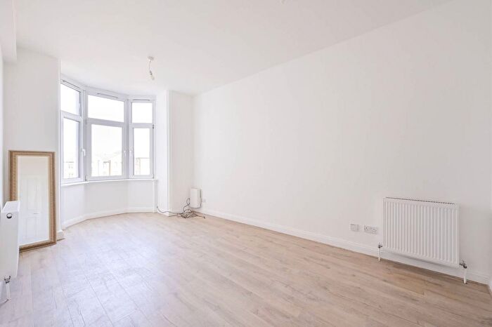 1 Bedroom Flat To Rent In Whitechapel Road, Whitechapel, London, E1