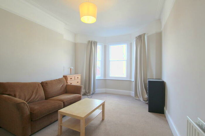 3 Bedroom Flat To Rent In Prince Of Wales Drive, London, SW11