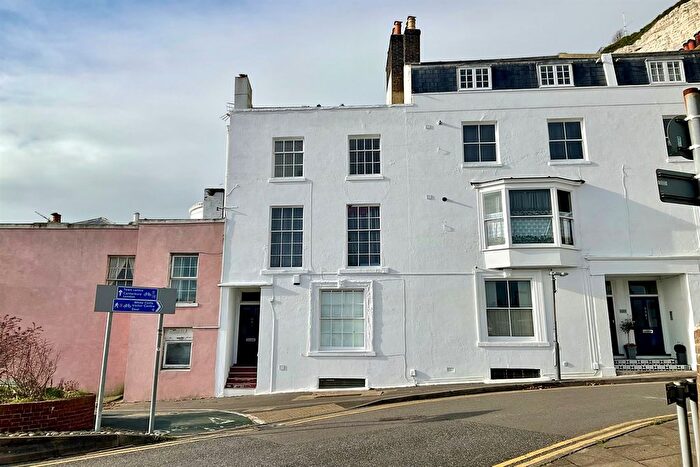 1 Bedroom Flat For Sale In East Cliff, Dover, CT16