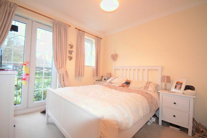 2 Bedroom Flat To Rent In St. Leonards Road, Windsor, SL4