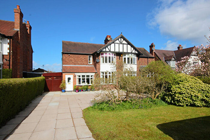 3 Bedroom Semi-Detached House For Sale In Chester Road, Hartford, CW8