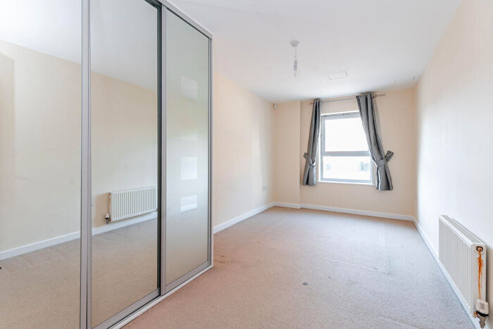 1 Bedroom Flat To Rent In South Woodford, E18