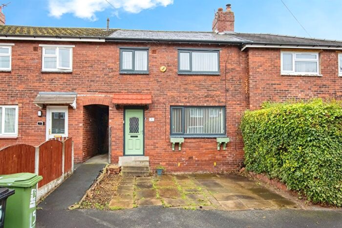 3 Bedroom Terraced House For Sale In Coldwell Square, Leeds, LS15