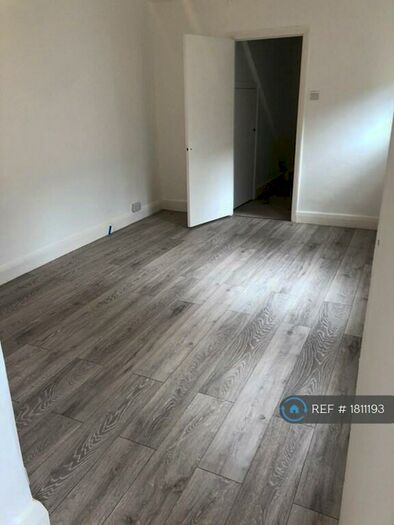 1 Bedroom Flat To Rent In Station Road, London, N3