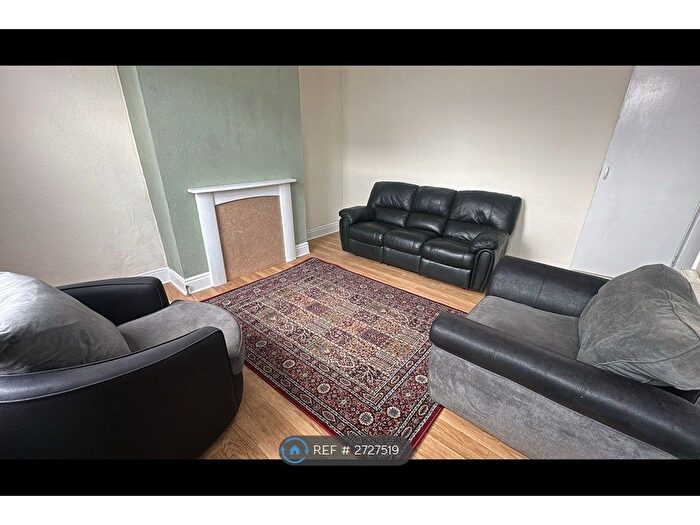 2 Bedroom Terraced House To Rent In Dobson Place, Leeds, LS11