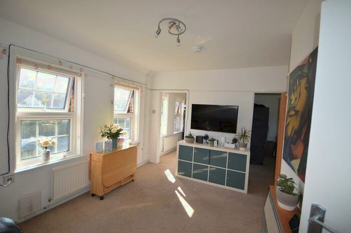 2 Bedroom Flat To Rent In Hedgerley Lane, Beaconsfield Old Town, HP9