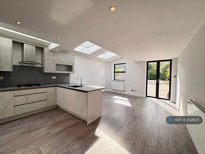 2 Bedroom Flat To Rent In Antill Road, London, E3