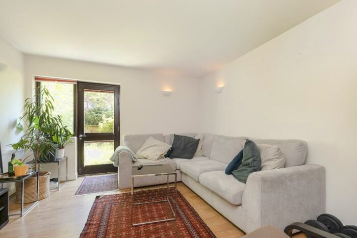 4 Bedroom Maisonette To Rent In Canonbury Crescent, London, N1