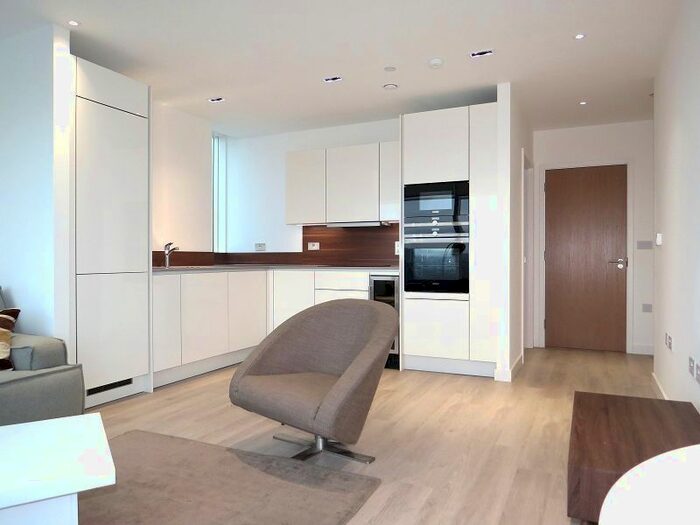 2 Bedroom Flat To Rent In Devan Grove, London, N4