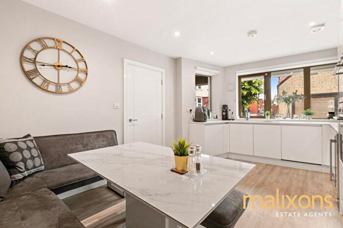 3 Bedroom Maisonette For Sale In Caithness Road, Mitcham, CR4