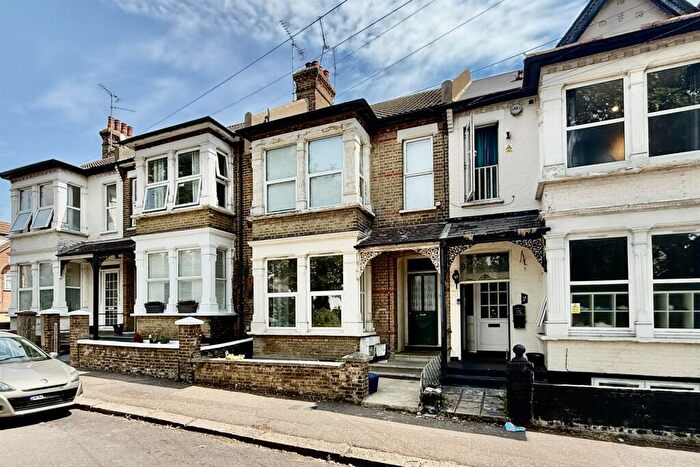 2 Bedroom Flat To Rent In Toledo Road, SS1