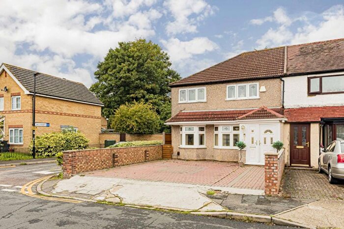 4 Bedroom Property To Rent In Grove Crescent, Hanworth, TW13
