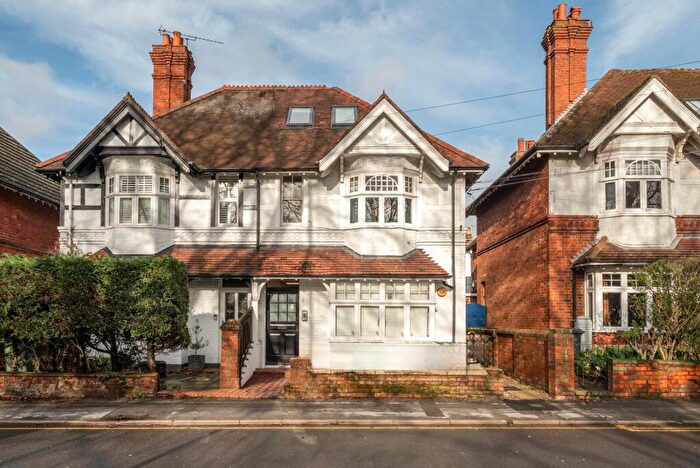 1 Bedroom Flat For Sale In York Road, Guildford, GU1