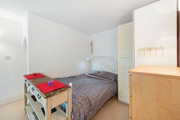 Studio To Rent In Inner Park Road, Wimbledon Common, London, SW19